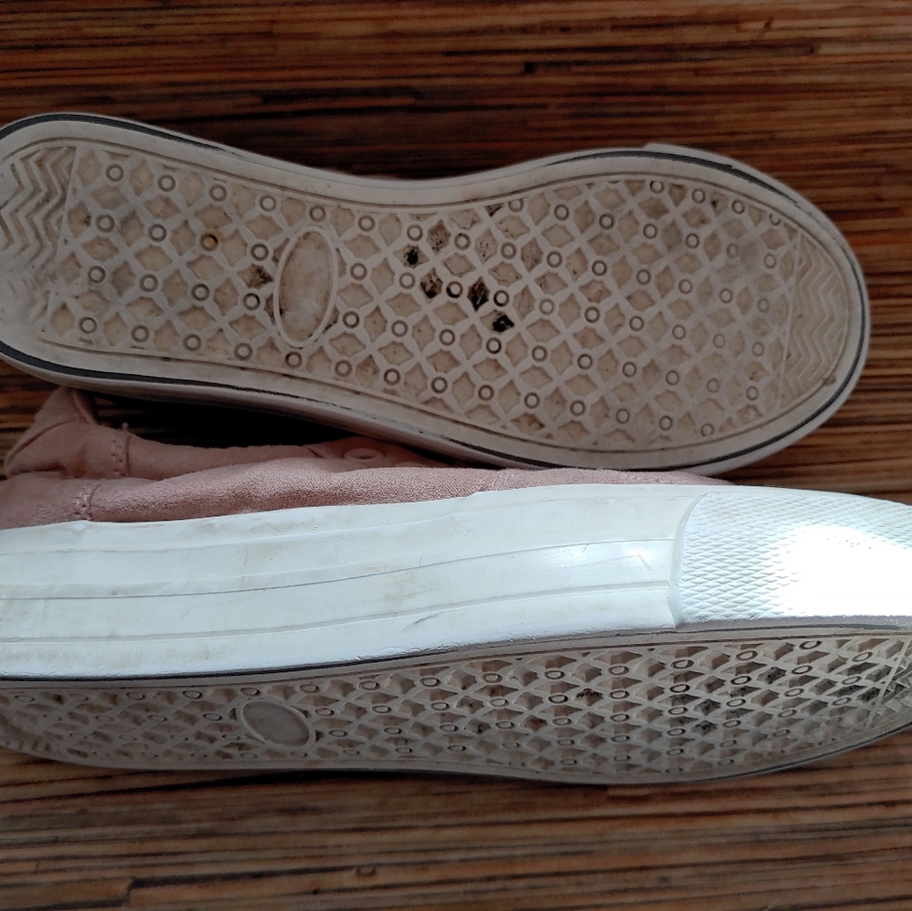 Shoes - Picture 3 of 7
